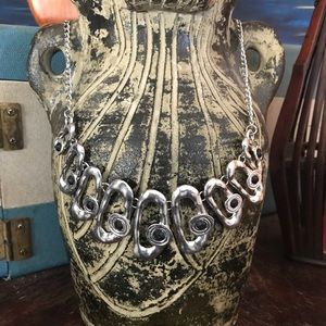 🆓 Chunky silver and black necklace